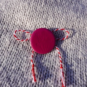 Brosa Martisor Handmade Lut Polimeric - Cerc D - bijuterii - mărțișor - Artynos.ro