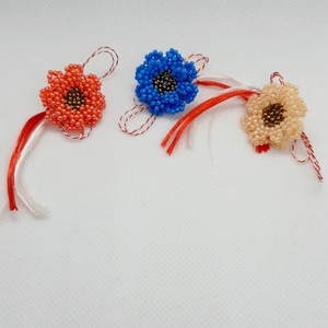 3 Broșe/martisor Flori duble din margele - bijuterii - mărțișor - Artynos.ro