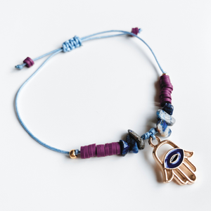 BRATARA CRISTALE DE LAPIS LAZULI CU PANDANTIV HAMSA AURIU - bijuterii - brățări - brățară charm - Artynos.ro