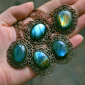 Pandantive cu labradorite - bijuterii - coliere - coliere cameo - Artynos.ro