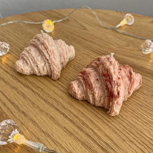 Lumânare parfumată decorativă Caramel croissant, 85g, Accesorii locuință, Lumânări, parfumuri, arome, Lumânare - lumânări artizanale, Lumânare și fabricarea lumânărilor, ARTYNOS