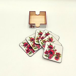 Set sase suporti pahare din mdf de 9 x 9 cm, design alb cu maci rosii si cutie depozitare de 10 x10 x 3,5 cm  - accesorii locuință - accesorii pentru echipamente de bucătărie - accesorii de servire - suporturi pahare - Artynos.ro