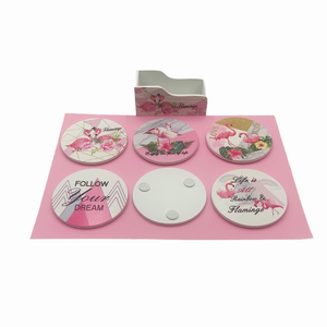 Set 6 suporti rotunzi de pahare din lemn de 10 cm diametru si cutie depozitare, design flamingo roz - accesorii locuință - accesorii pentru echipamente de bucătărie - accesorii de servire - suporturi pahare - Artynos.ro