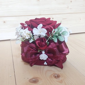 Aranjament alb visiniu in cutie ovala de catifea       13 x 9 x 10 cm - accesorii de crăciun - decorațiuni de crăciun de casă - aranjarea mesei festive - Artynos.ro