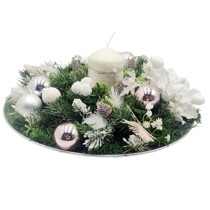 Aranjament handmade pentru sarbatorile de iarna, alb verde, realizat pe platou rotund argintiu - accesorii de crăciun - decorațiuni de advent - decor de masa advent - Artynos.ro