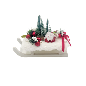 Decoratiune Craciun , saniuta cu casuta si brazi, alb rosu verde, 16 x 6 x 12 cm - accesorii de crăciun - decorațiuni de advent - decor de masa advent - Artynos.ro