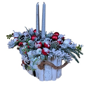 Aranjament de Craciun cu doua lumanari, in ghiveci rustic din lemn, 42x25x32 cm - accesorii de crăciun - decorațiuni de advent - decor de masa advent - Artynos.ro