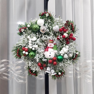 Coronita Craciun lucrata manual, unicat, cu om de zapada si globulete, 28 cm   3587 - accesorii de crăciun - decorațiuni de advent - coroniță advent - Artynos.ro