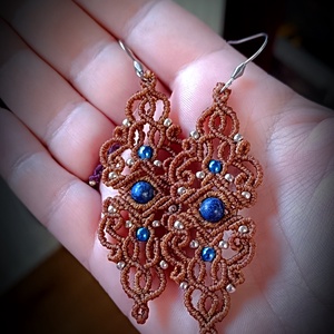 Cercei micro macrame cu cristale Lapis Lazuli  - bijuterii - cercei - cercei agățați - Artynos.ro