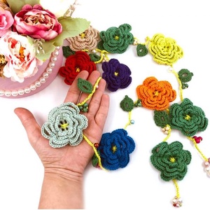 Accesoriu floral pentru gat, crosetat manual - Artynos.ro