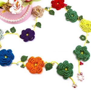 Accesoriu floral pentru gat, crosetat manual - bijuterii - coliere - Artynos.ro