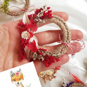 Martisor handmade, tip brosa, cu flori uscate și criogenate  culoarea roșie - Artynos.ro