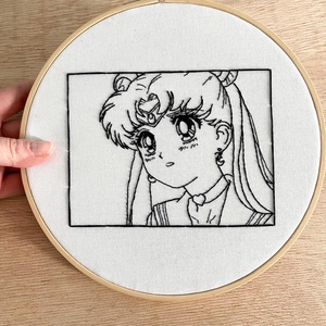 Gherghef decorativ cu Sailor Moon - arte vizuale și accesorii  - imagini cu broderii - alte tablouri textil - Artynos.ro