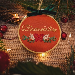 Decoratiune brad brodata manual - Glob Craciun, Accesorii de Crăciun, Decorațiuni de Crăciun de casă, Decorațiuni pentru pomul de Crăciun, Broderie, ARTYNOS