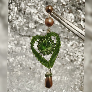 Cercei handmade Green hearts din argint și Swarovski, Bijuterii, Cercei, Cercei și ornamente pentru urechi, , ARTYNOS