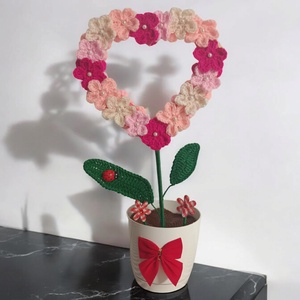 Floare/ inimă croșetată in ghiveci (38cm) - casă & stil de viață - accesorii pentru decorat casa - decorațiuni de masă și decorațiuni pentru rafturi  - bonsai, bonsai boluri, bonsai copac - Artynos.ro