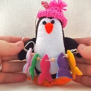 Pinguin din fetru ,decoratiune pentru pomul de Craciun ,jucarie handmade pentru copii ,cadou pentru zi de nastere. - accesorii de crăciun - decorațiuni de crăciun de casă - decorațiuni pentru pomul de crăciun - Artynos.ro