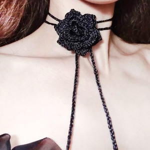 Choker negru, cu floare si snur, Bijuterii, Coliere, Coliere fără pandative, Croșetat, ARTYNOS