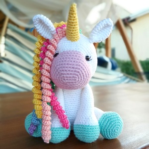 Jucărie croșetată unicorn Luna cu coama spiralată, Jucării și echipamente pentru copii, Jucării de pluș, Păpușă croșetată, păpușă de pluș, Croșetat, ARTYNOS