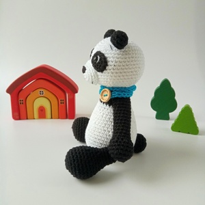 Jucărie croșetată urs Panda - jucării și echipamente pentru copii - jucării de pluș - păpușă croșetată, păpușă de pluș - Artynos.ro