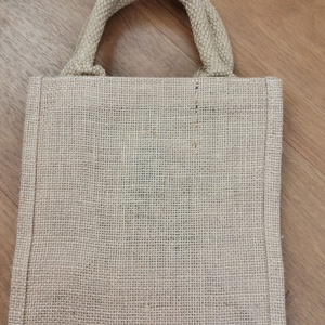 Geantă tote din iută brăduț cu mărgele - geantă și husă - geantă pentru cumpărături - geantă shopper, geantă tote, geantă textilă - Artynos.ro