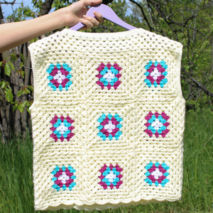 L - Vesta crosetata din fir acrilic certificat oeko tex din granny squares - îmbrăcăminte și modă - haine damă - tricou și top de damă - Artynos.ro