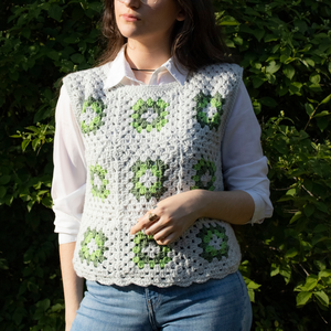 S/M/L/XL - Vesta crosetata din fir acrilic certificat oeko tex din granny squares - îmbrăcăminte și modă - haine damă - tricou și top de damă - Artynos.ro