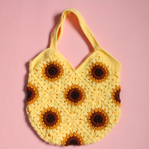 Geanta Florala Crosetata. Geantă tip tote bag cu granny squares floarale creată din fir acrilic. - Artynos.ro