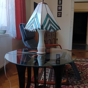 Lampa de masa cu abajur vitraliu 4 laturi. - Artynos.ro