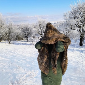 Assasins Creed Inspired Hand-Crocheted Hooded Cloak - îmbrăcăminte și modă - eșarfe, pălării, șaluri - șaluri - Artynos.ro