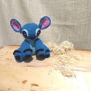 Stitch figură de croșetat - jucării și echipamente pentru copii - plușuri - personaje de basm din pluș - Artynos.ro