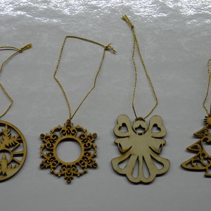 Set 9 ornamente pentru pomul de Crăciun (4 ornamente din lemn natural) - accesorii de crăciun - decorațiuni de crăciun de casă - decorațiuni pentru pomul de crăciun - Artynos.ro