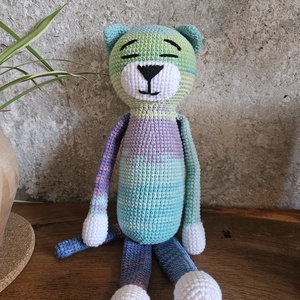 Motanul somnoros, Jucării și echipamente pentru copii, Jucării de pluș, Pisică de pluș, , Jucărie croșetată amigurumi cu fir din bumbac in degrade. 
Dimensiune 35cm., ARTYNOS