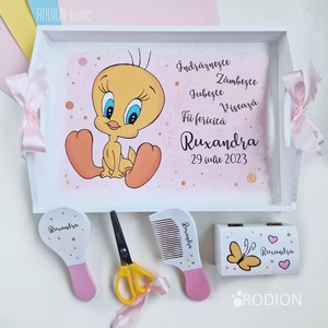 Set prima aniversare fetita Tweety tava mot personalizata pictata manual - jucării și echipamente pentru copii - saci și seturi pentru copii - seturi pentru copii - Artynos.ro