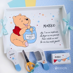 Set prima aniversare Winnie the Pooh tava mot personalizata pictata manual, Jucării și echipamente pentru copii, Saci și seturi pentru copii, Seturi pentru copii, Obiecte pictate, Pictură, ARTYNOS