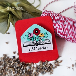 Martisoare brosa Best Teacher carte cu flori pictate manual handmade - Artynos.ro