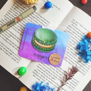 Semn de carte magnetic cu macarons, handmade - laminat cu efect holo - cadou dragut pentru iubitorii de carti  - cărți și creații cu tematică muzicală, cadouri - semn de carte - Artynos.ro