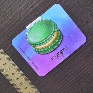 Semn de carte magnetic cu macarons, handmade - laminat cu efect holo - cadou dragut pentru iubitorii de carti  - cărți și creații cu tematică muzicală, cadouri - semn de carte - Artynos.ro