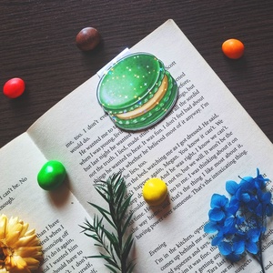 Semn de carte magnetic cu macarons, handmade - laminat cu efect holo - cadou dragut pentru iubitorii de carti  - cărți și creații cu tematică muzicală, cadouri - semn de carte - Artynos.ro