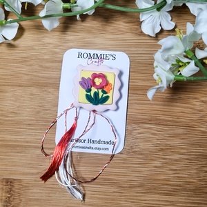 Martisor Handmade Timbru Floral din Lut Polimeric  Brosa cu Ac si Snur Traditional Alb-Rosu - bijuterii - mărțișor - Artynos.ro