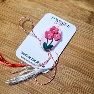 Martisor Handmade Flori Roz din Lut Polimeric  Brosa cu Ac si Snur Traditional Alb-Rosu - Artynos.ro