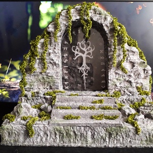 Diorama portal, Dioramă ușă magică, Dioramă rune și arborele vieții, decor birou/raft în miniatură, lampă cu led  - casă & stil de viață - accesorii pentru decorat casa - ornamente - Artynos.ro