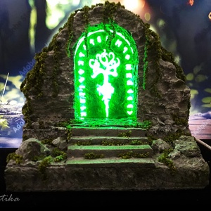 Diorama portal, Dioramă ușă magică, Dioramă rune și arborele vieții, decor birou/raft în miniatură, lampă cu led  - casă & stil de viață - accesorii pentru decorat casa - ornamente - Artynos.ro