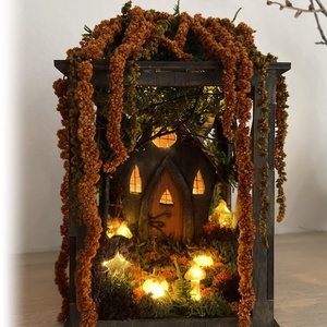 Felinar căsuță vrăjitoare, Dioramă miniatură, Felinar decorativ cu leduri, Decor Halloween - casă & stil de viață - accesorii pentru decorat casa - ornamente - Artynos.ro