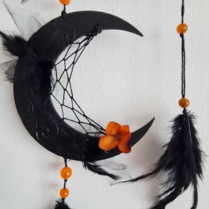 Prinzător de vise semilună, Dream Catcher cu chihlimbar, Decor de perete negru/portocaliu - casă & stil de viață - accesorii pentru decorat casa - decorațiuni de pereți, decorațiuni suspendate - capcană de vise - Artynos.ro