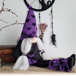 Gnom vrajitoare Lilah, Decor Halloween, Vrajitoare mov - casă & stil de viață - accesorii pentru decorat casa - halloween - tot ce ai nevoie pentru petrecere! - ornamente de halloween - Artynos.ro