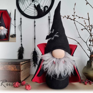 Gnom de colecție, Gnomula - Dracula gnom, Decor Halloween, Figurina Halloween - Artynos.ro