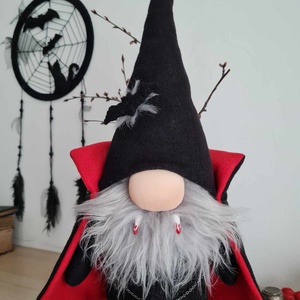 Gnom de colecție, Gnomula - Dracula gnom, Decor Halloween, Figurina Halloween - casă & stil de viață - accesorii pentru decorat casa - gnom - Artynos.ro