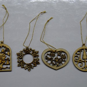 Set 12 ornamente pentru pomul de Crăciun (4 ornamente din lemn natural) - accesorii de crăciun - decorațiuni de crăciun de casă - decorațiuni pentru pomul de crăciun - Artynos.ro