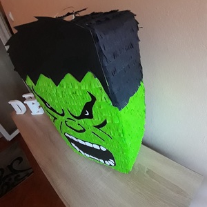 Piñata pinata piniata Hulk - jucării și echipamente pentru copii - jocuri de mișcare - Artynos.ro